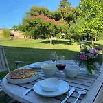 La Colline Aux Licornes Bed & Breakfast