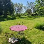La Colline Aux Licornes Bed & Breakfast 3*